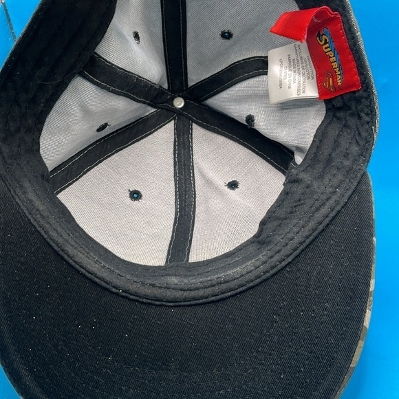 Superman DC Comics snap back hat, grey camouflage colours. - Picture 2 of 4